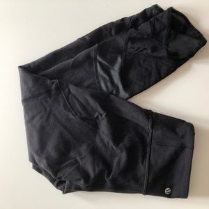 🎉2/$40🎉 Lululemon Mid-rise crops size 4